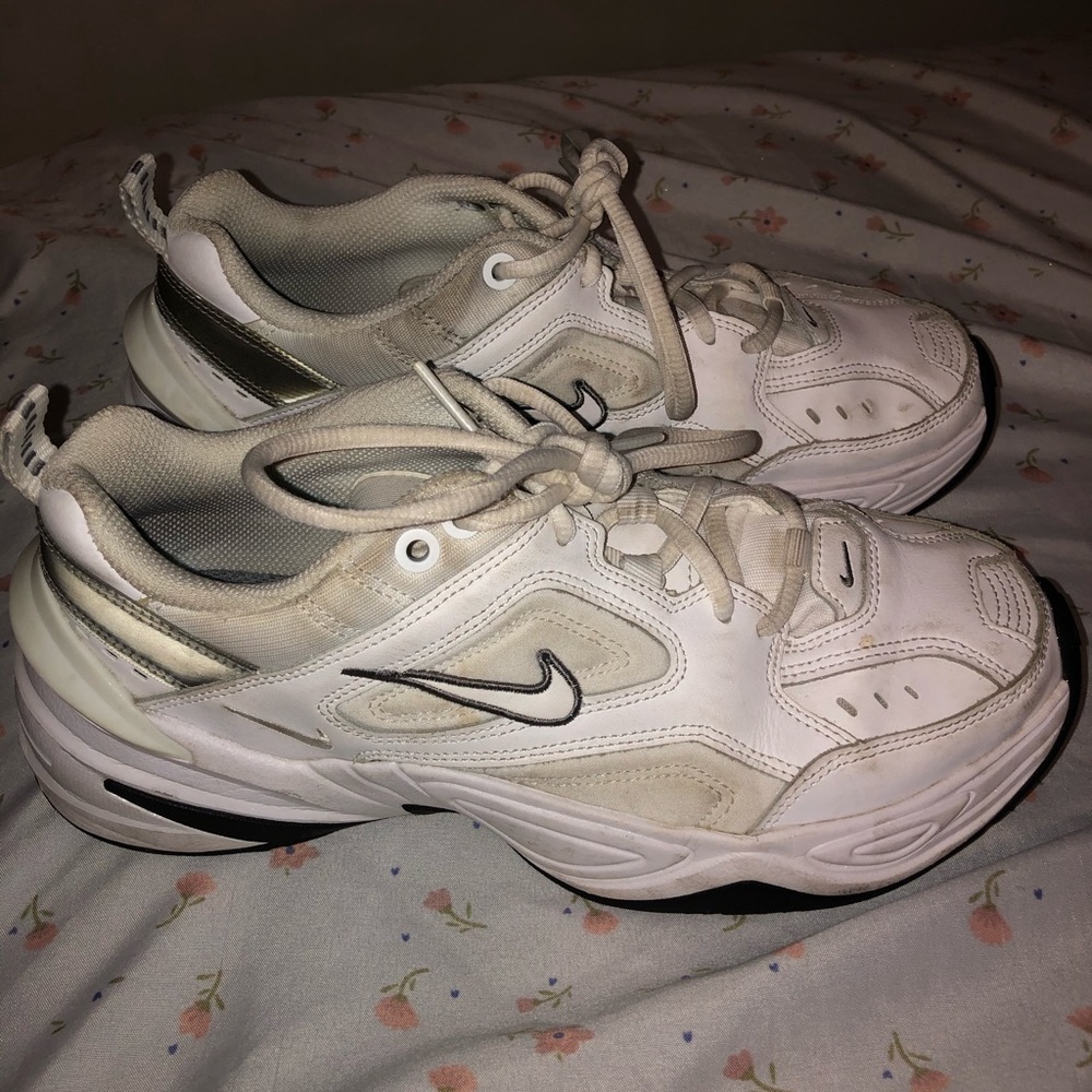 CHUNKY NIKE SNEAKERS